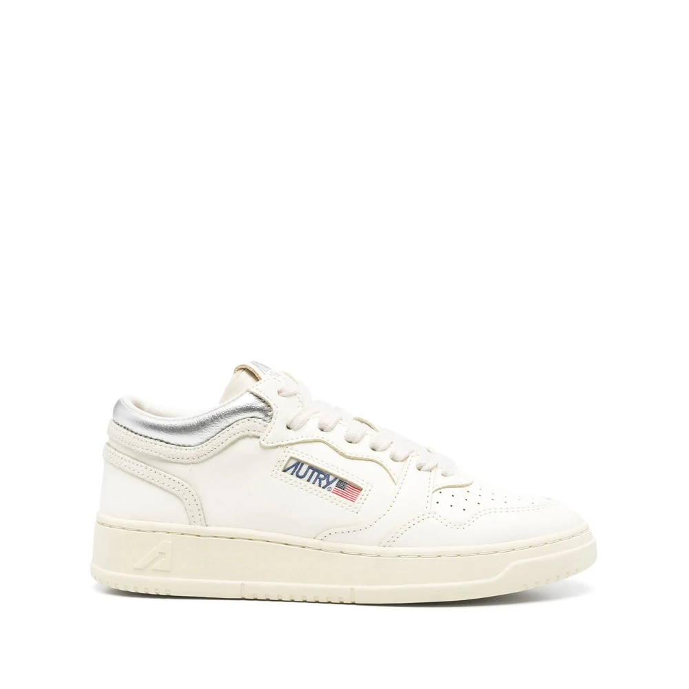 Autry Veterschoenen met Geperforeerde Neus Dames Schoenen Beige