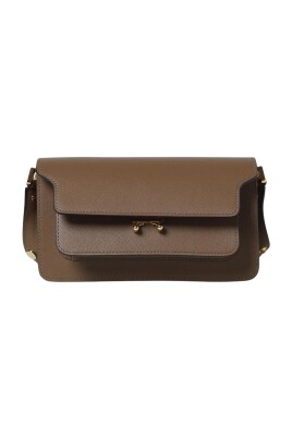 sophisticated-shoulder-bag-magnetic-closure