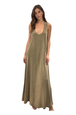 Abito lungo in satin con fibia sul dietro