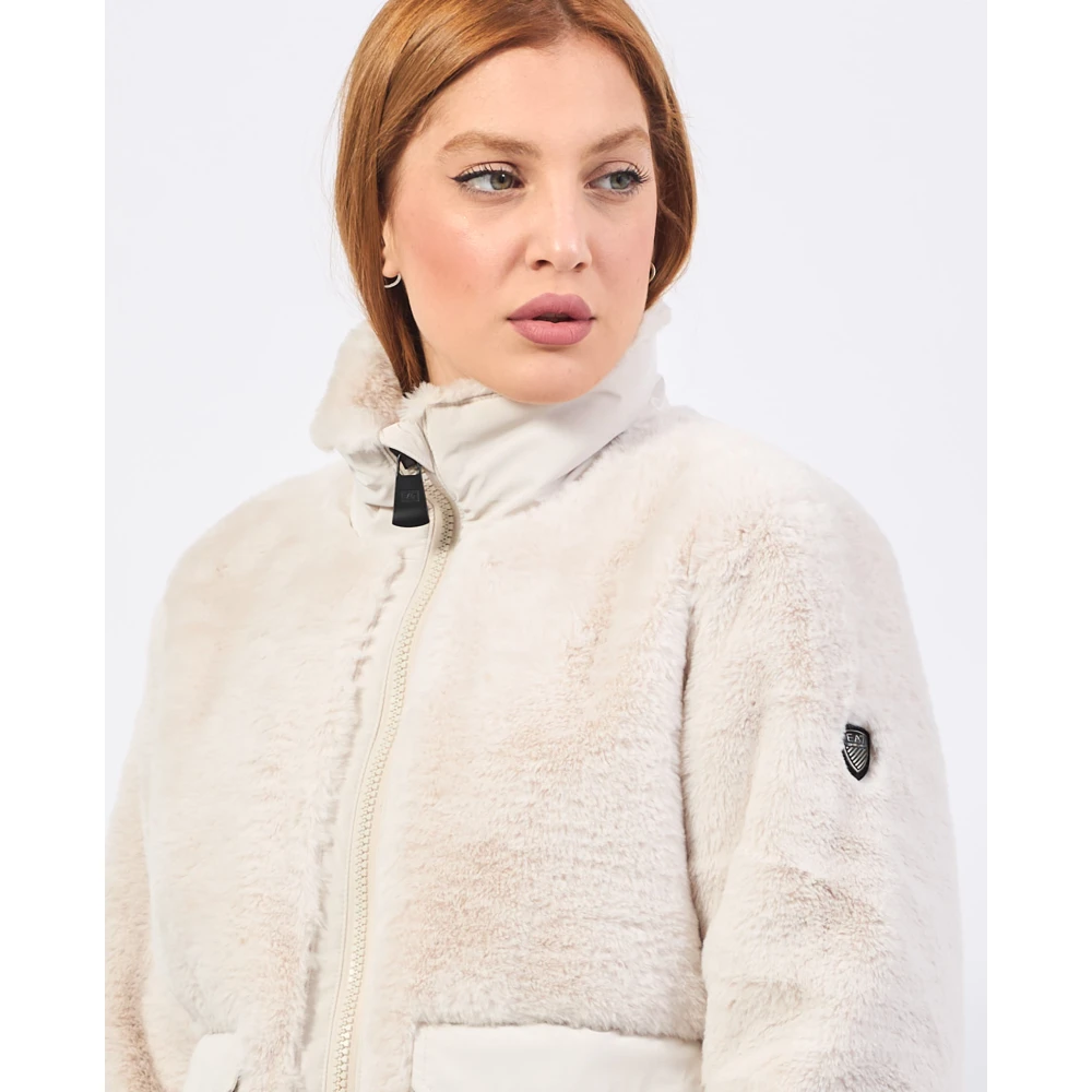 Emporio Armani Witte Jas met Fullzip en Logo Beige Dames