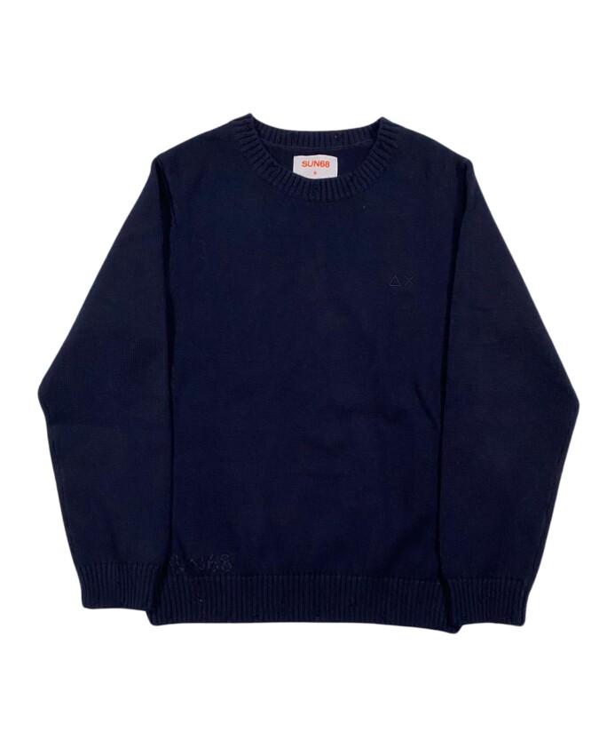 pull-bleu-avec-detail-dechire