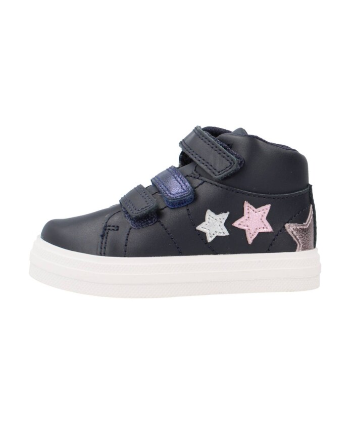 nova-fun-trendy-sneakers
