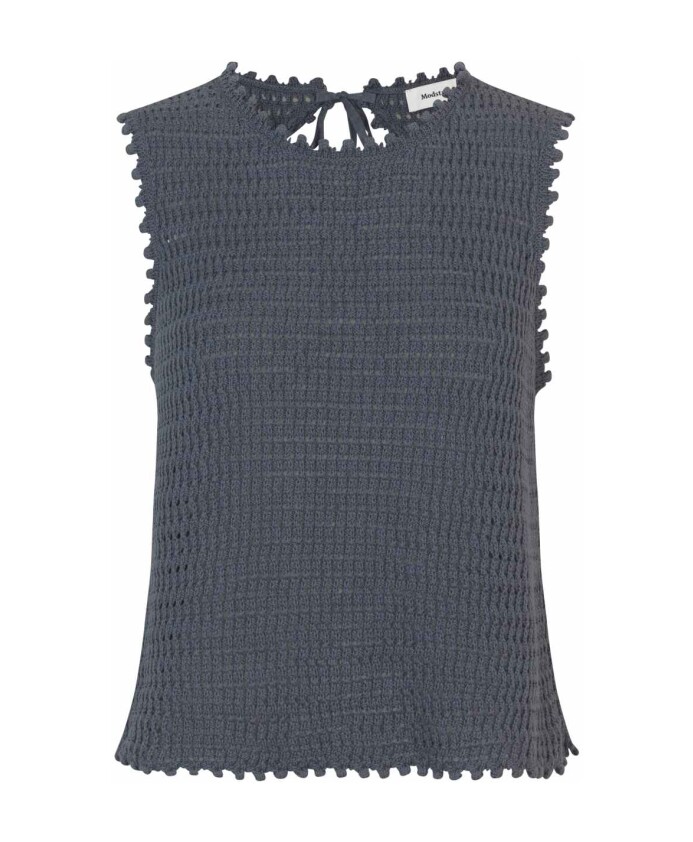 blauwe-gehaakte-top-met-v-hals