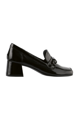 black-loafers-for-women
