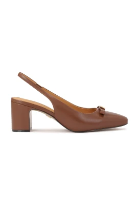 Bruna pumps med öppen häl