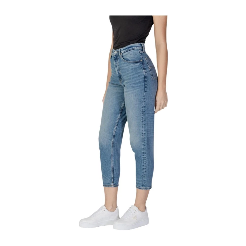 Tommy Jeans Lichtblauwe Mom Fit Katoenen Jeans Blue Dames