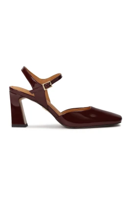 Maroon lackade semi-öppna pumps