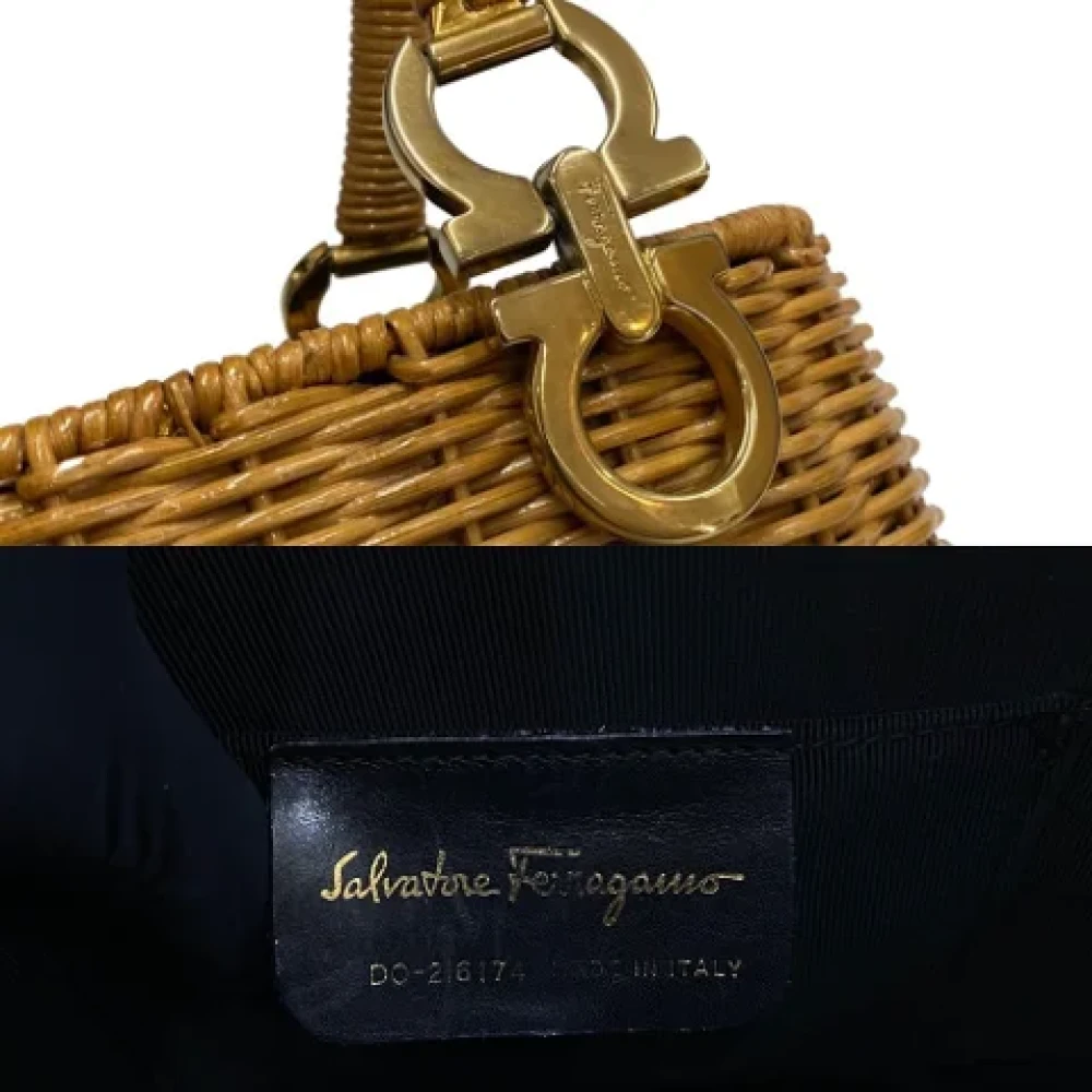 Salvatore Ferragamo Pre-owned Leather totes Beige Dames