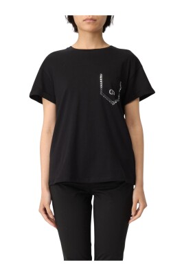 black-crewneck-t-shirt-for-women