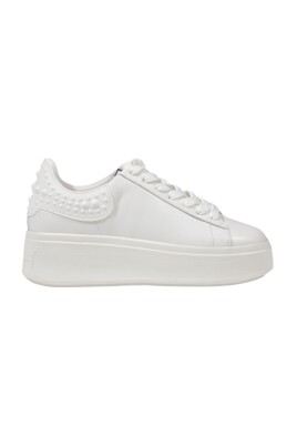 baskets-blanches-en-cuir-lacees