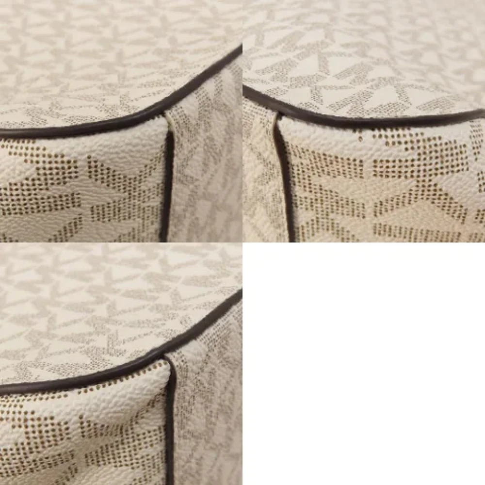 Michael Kors Pre-owned Canvas shoulder-bags Beige Dames