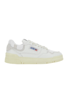sneakers-blanches-basses-avec-logo