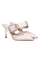 escarpins-pointus-en-satin-poudre-avec-boucle
