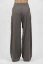 pantalon-en-tissu-technique-a-la-texture-soyeuse