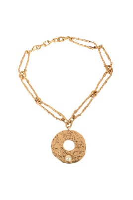 gold-pendant-necklace