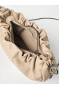sac-hobo-en-cuir-souple-avec-chaine