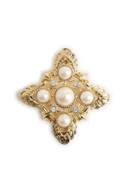 Lane pearl brooch