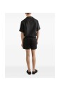 chemises-noires-avec-col-ouvert-poche