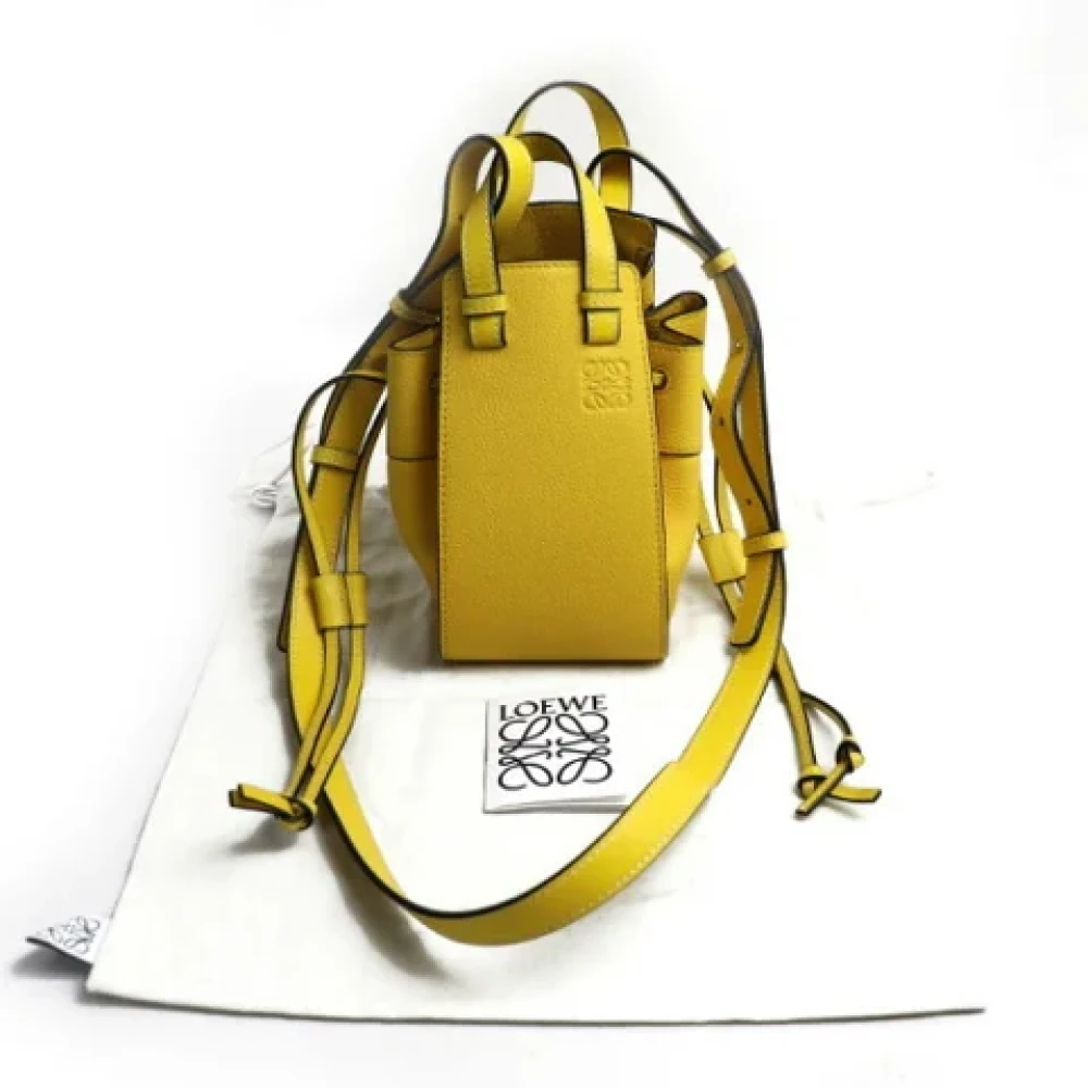 Loewe Pre-owned Leather shoulder-bags Yellow Dames