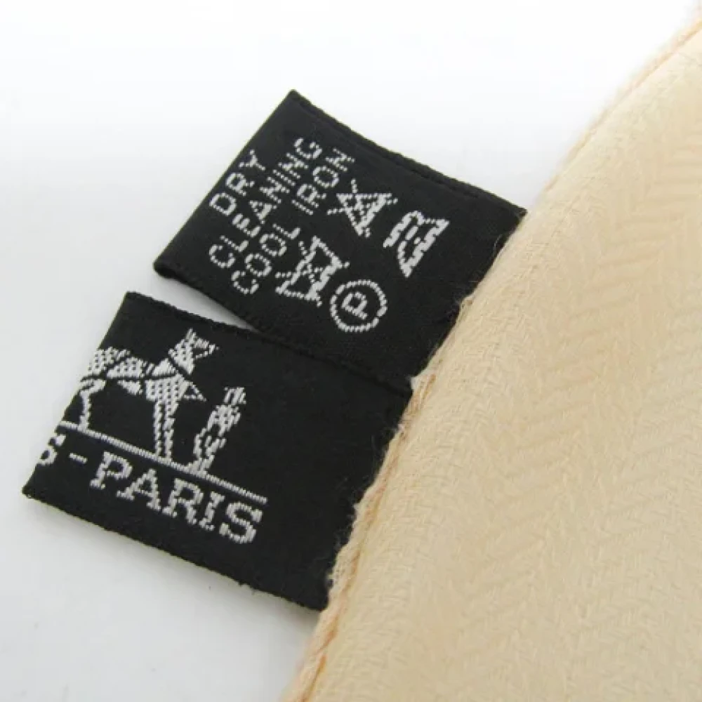 Hermès Vintage Pre-owned Wool scarves Beige Dames
