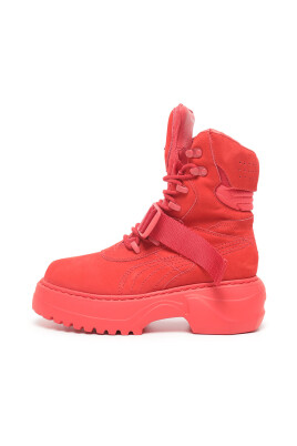 modiga-roda-damsneakers-trendigt-and-bekvamt-hostfotbekladnad