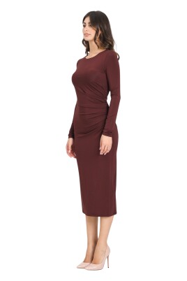 robe-midi-bordeaux-avec-detail-fronce