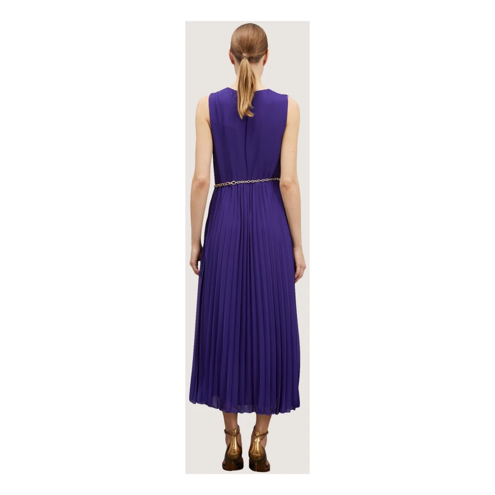 Motivi Maxi Plisséjurk met Metalen Kettingriem Purple Dames