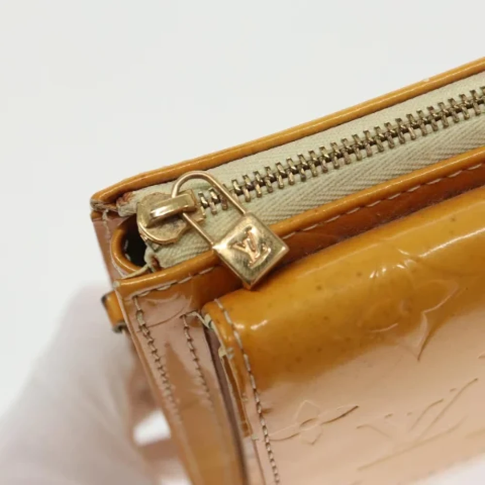 Louis Vuitton Vintage Pre-owned Leather clutches Yellow Dames