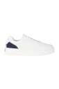 sneakers-phoenix-elegantes-avec-details-distinctifs