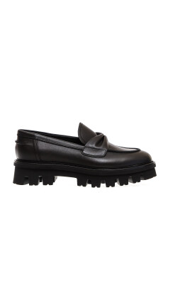 black-leather-bow-moccasins