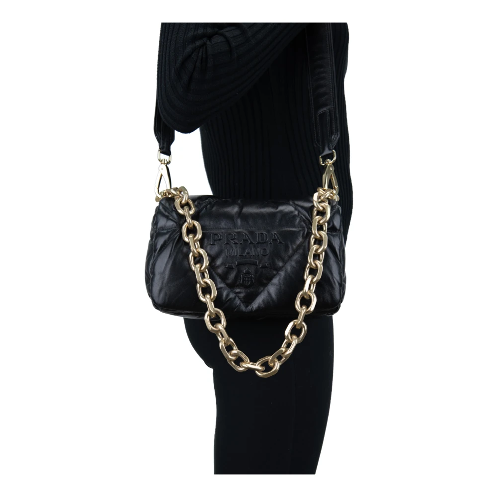 Prada Gewatteerde leren schoudertas met magnetische sluiting Black Dames