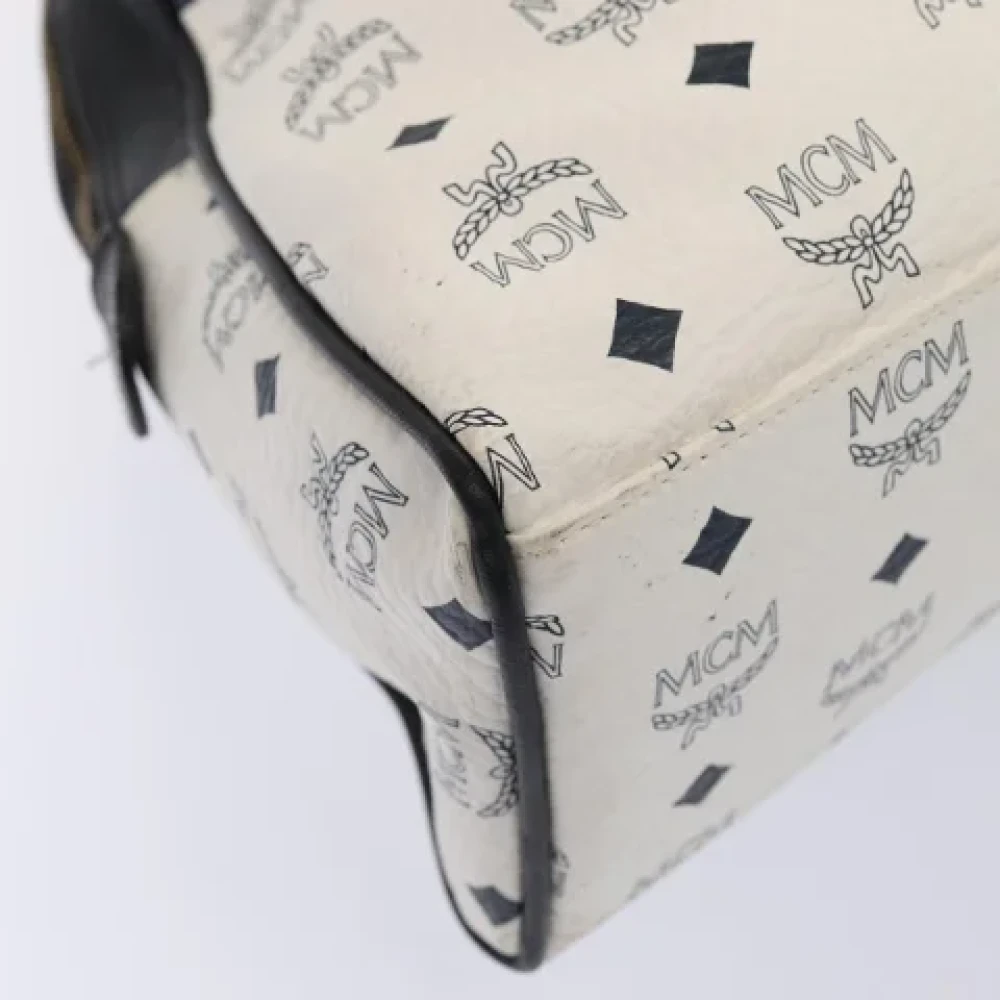 MCM Pre-owned Canvas shoulder-bags White Dames