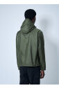 veste-legere-et-deperlante-a-capuche