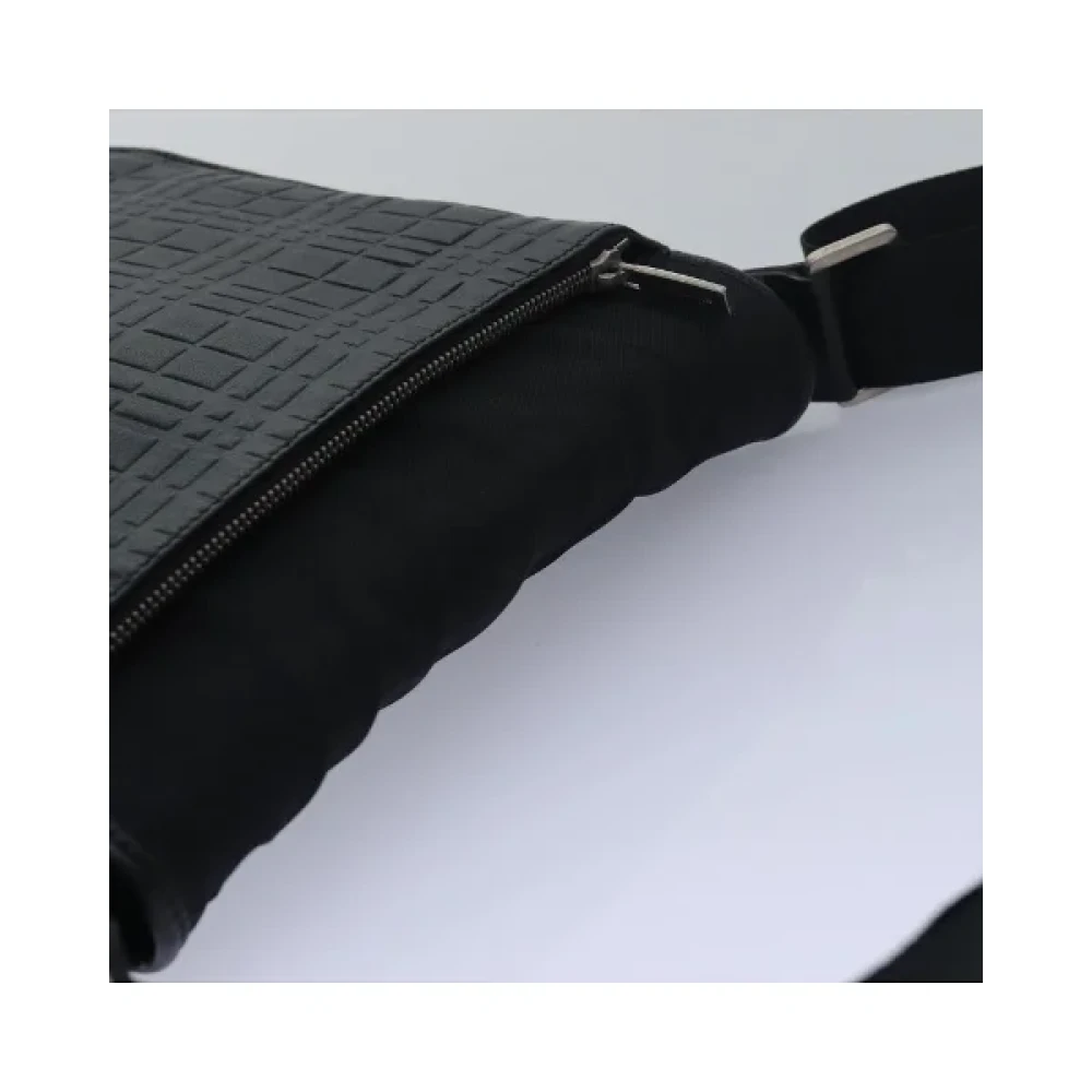 Burberry Vintage Pre-owned Nylon shoulder-bags Black Dames