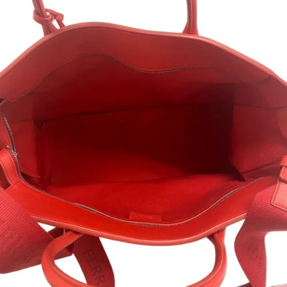 Salvatore Ferragamo Pre-owned Leather handbags Red Dames