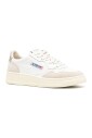 sneakers-basse-en-cuir-avec-inserts-en-daim