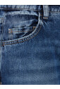 jean-bleu-a-jambe-large-avec-patch-logo