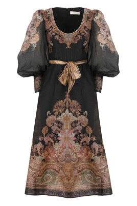 robe-en-lin-et-soie-noire-a-large-encolure