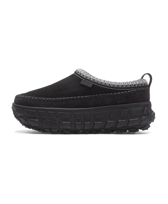 chaussures-ecologiques-en-daim-noir-moderne