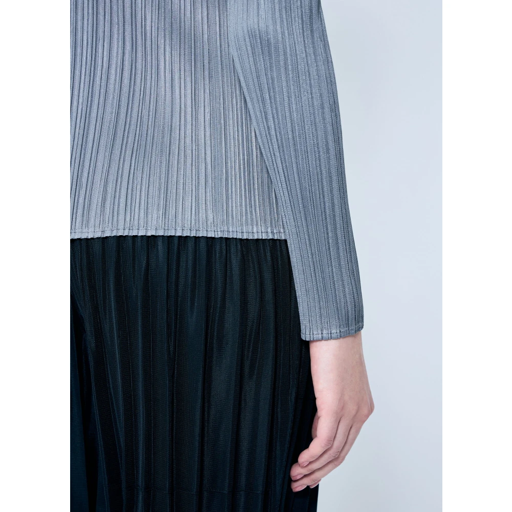 Issey Miyake Geplooide top met hoge hals en lange mouwen Gray Dames