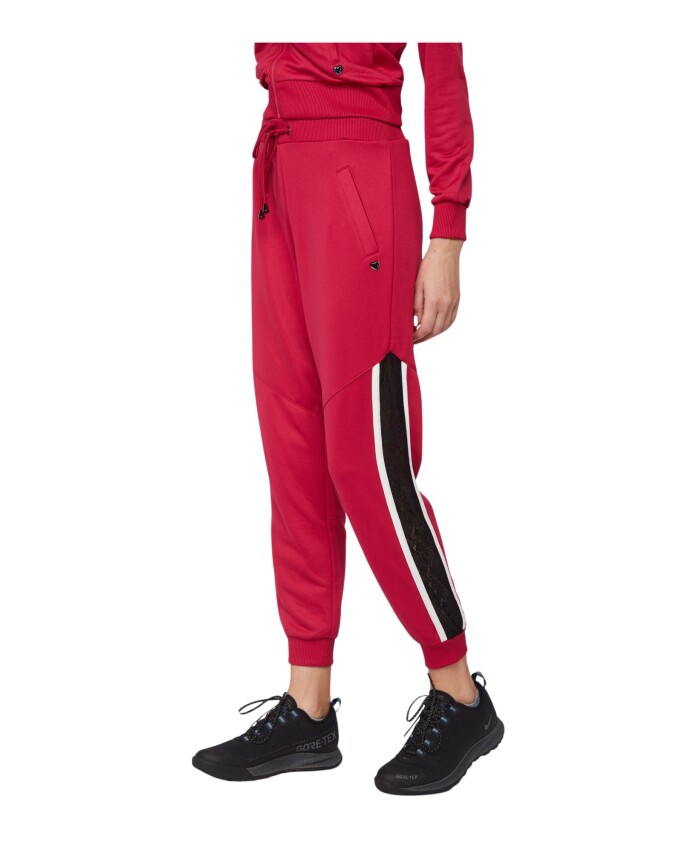 jogger-rouge-avec-bandes-laterales