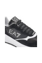 black-sneakers-with-reinforced-heel
