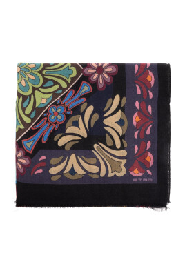 scarf-with-a-colorful-pattern