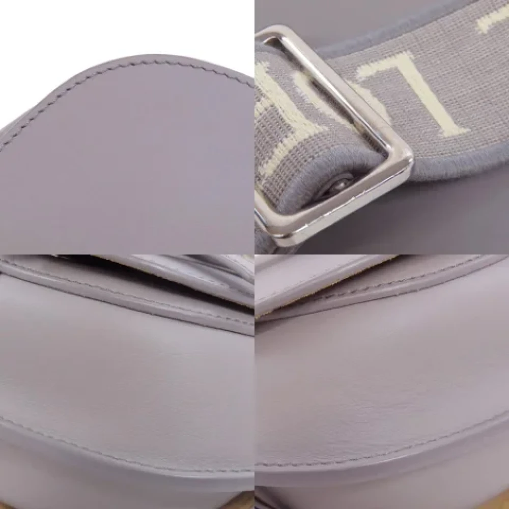 Loewe Pre-owned Leather shoulder-bags Gray Dames