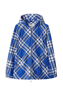 veste-impermeable-pour-aventures-en-plein-air