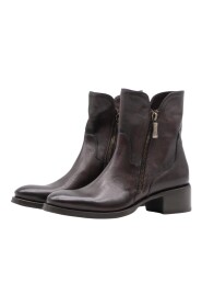 Model 3061 ankle boots