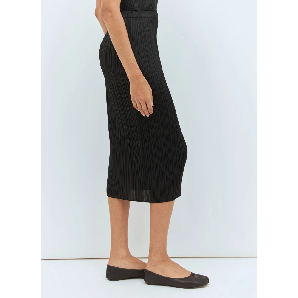 Issey Miyake Elegante Geplooide Midi Rok Black Dames