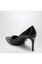 low-heel-leather-pumps