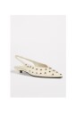 escarpins-en-cuir-cloutes-a-talon-bas