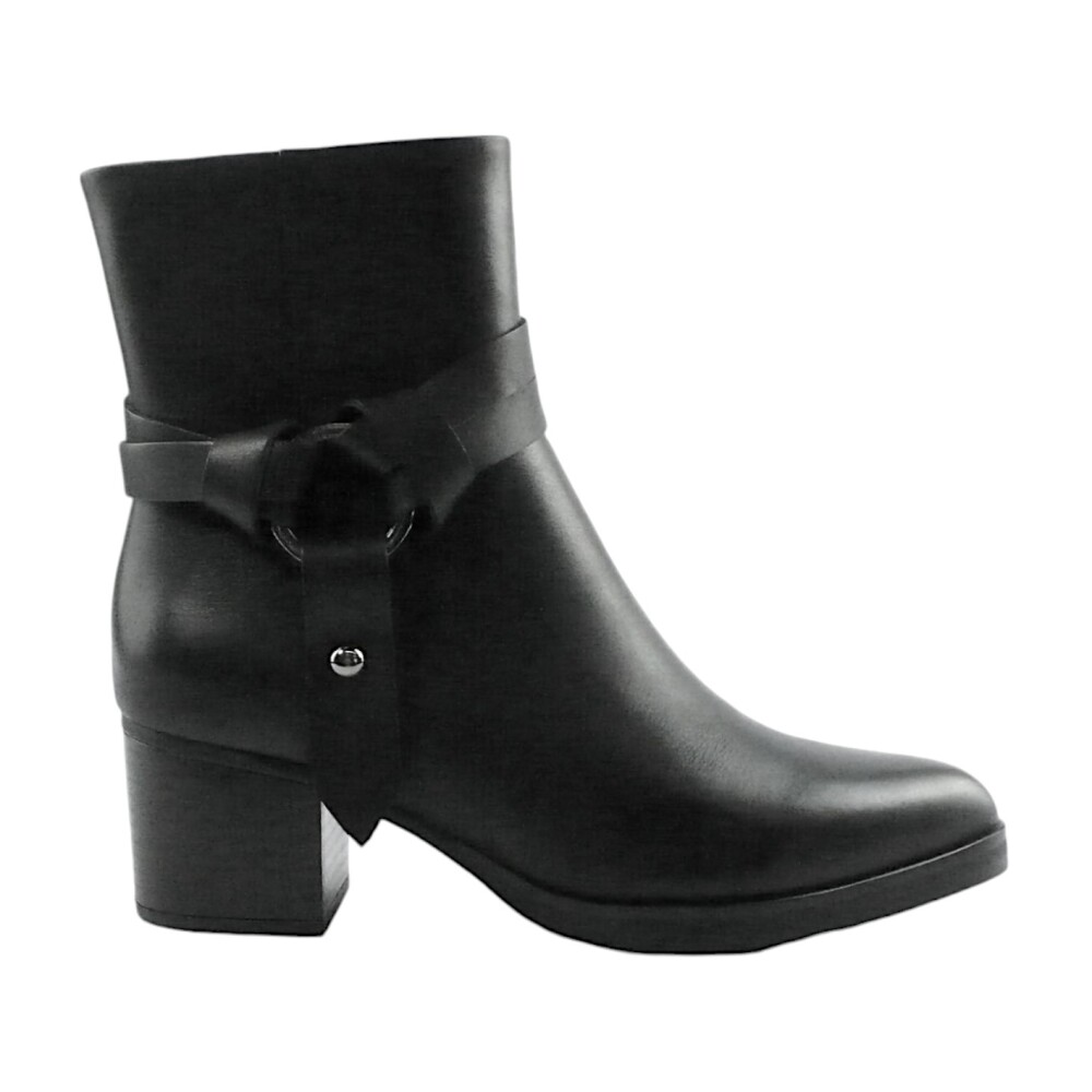 Shop fashion from Elvio Zanon